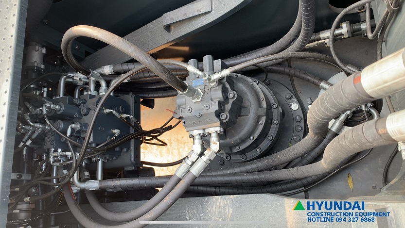Hệ thống ngăn kéo thuỷ lực trên máy xúc Hyundai HX340SL