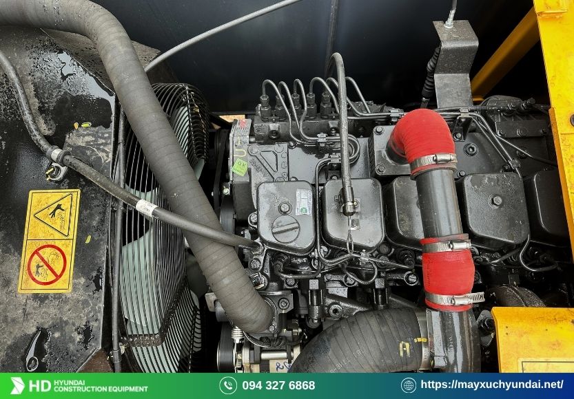 Động cơ máy xúc bánh xích Hyundai R215