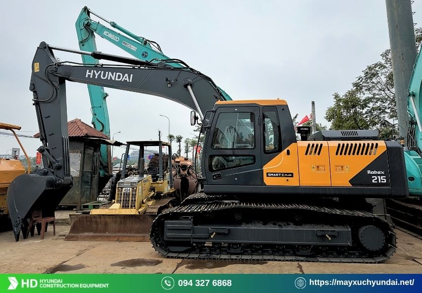 Máy xúc Hyundai bánh xích R215 tại kho